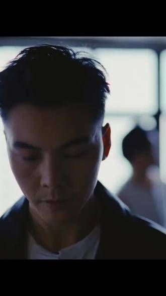 重出江湖,这样的帅哥,看一眼能让人长寿,娶回家却可能短命,还是默默关注…