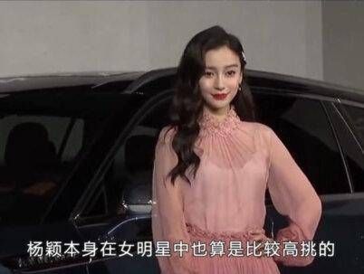 杨颖早期泳装照片曝光，身材真实得让人惊讶，网友感叹：黄晓明怎能承受？