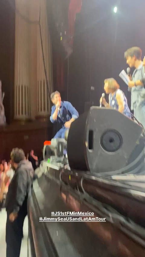 mc:要试试这个饮料吗(含酒精) jim:他还年轻…