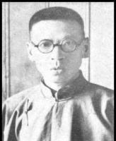 此人一生无书籍出版，学生们品评他的腔调是黄调，却无庸置疑是海内外公认的国