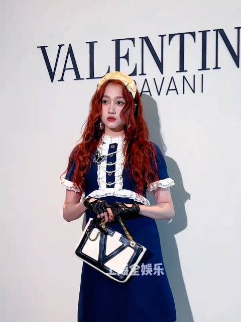 关晓彤今日活动直拍视频!