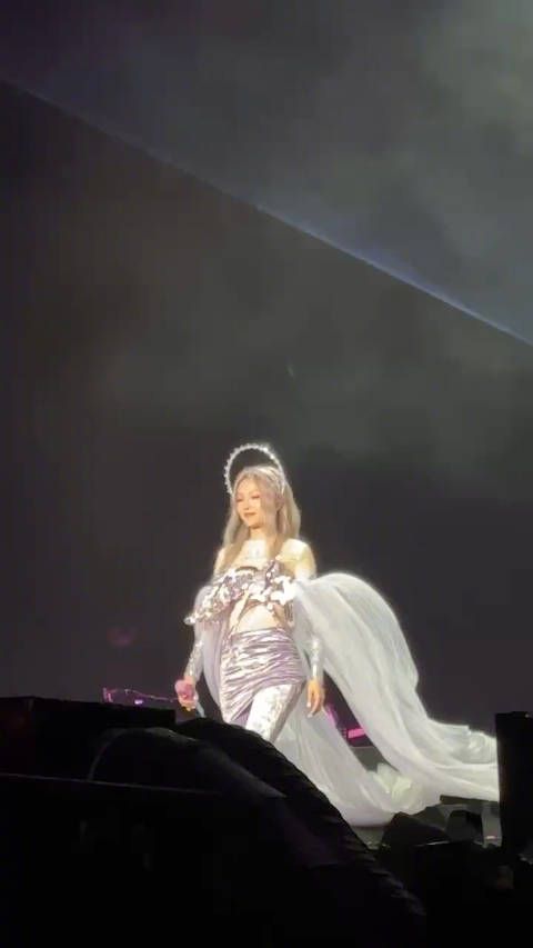 张韶涵真的美得像天仙!姐真的slay全场!霸气极了,这样的演唱会我好爱看