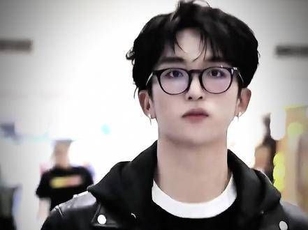 “Lars出街—机场变秀场!”