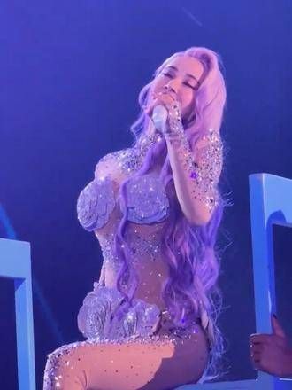 神仙般的嗓音搭配绝美的面容