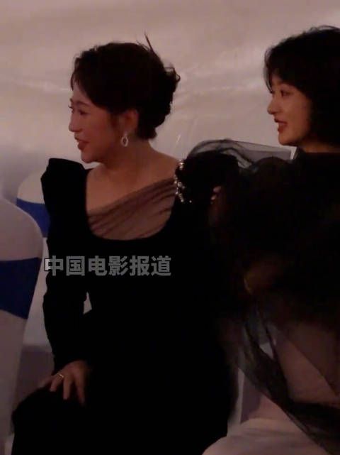 候场区,马丽怕赵丽颖冷…