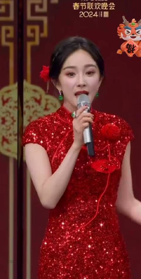 大幂幂这身装扮好像要出嫁的新娘子…