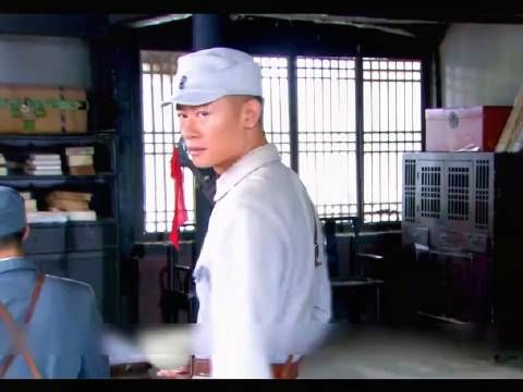 八路给国军端水时,一个细节竟发现国军是鬼子