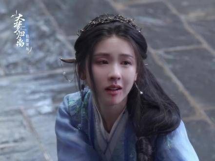 神女跪地,踉跄前行,声嘶力竭,却无法挽回心爱之人侯明昊 陈都灵