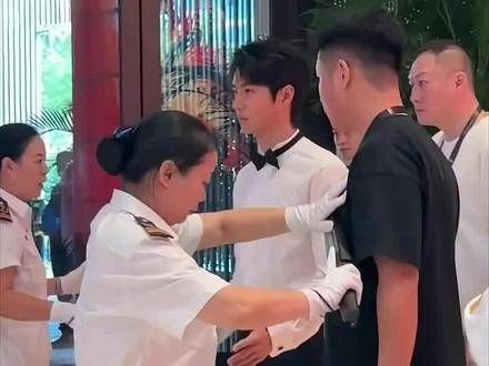 亮相厦门金鸡奖,帅不帅由你们决定?