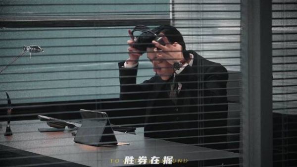 白胜和周望高,一个替父还债被处处打压,一个高冷破碎却是被圈养的金丝雀