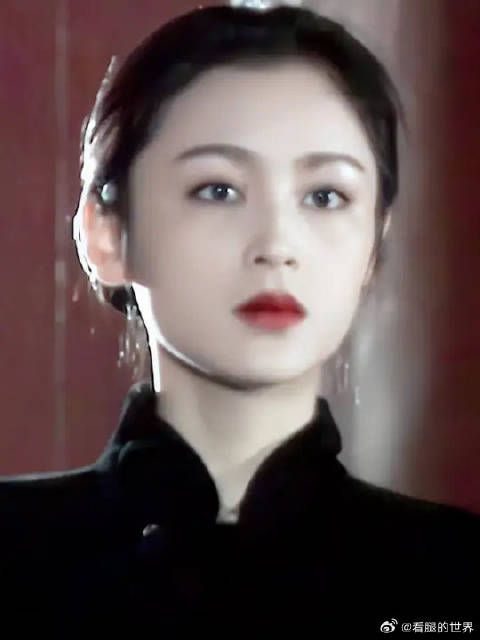 “目如圆杏点秋水,眉似伏黛画远山”…