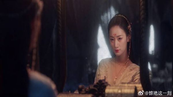 小兰花照镜子 出现的却是另一张脸,配上这bgm真邪性