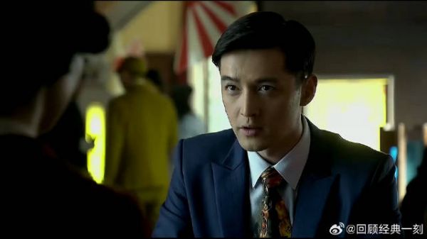 胡歌撩妹技能真高,就一个小举动就让美女喜欢她,真牛啊