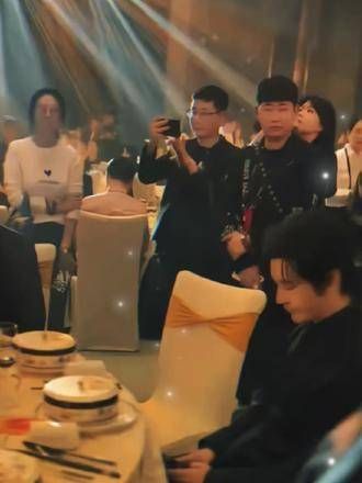 自从与叶珂在一起后,黄晓明的日子就没好过