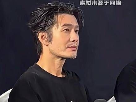 我的天,晓明哥看起来真的要崩溃了,状态好憔悴啊