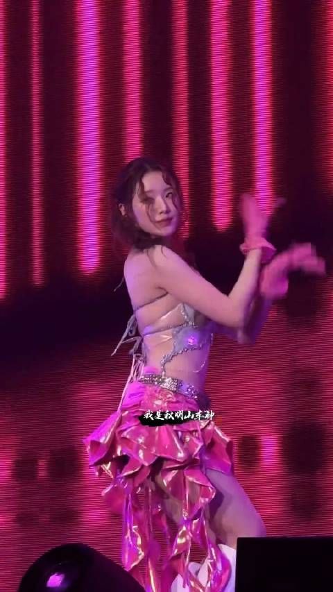 叶舒华近期的舞台演出直拍,韩国女团的服装设计师真的是太绝了