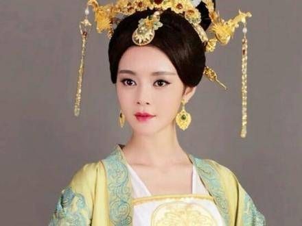 距离孤芳不自赏开机已经有8年了 再次饰演长风渡 皇后的角色…