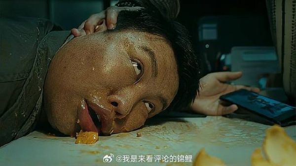 上司不给调查令 下秒直接把领导按桌子上,太残暴了