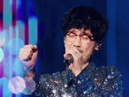 纠缠过往徒增无谓忧伤,破碎的记忆无人能带走,你我之间是一场无法唤醒的梦
