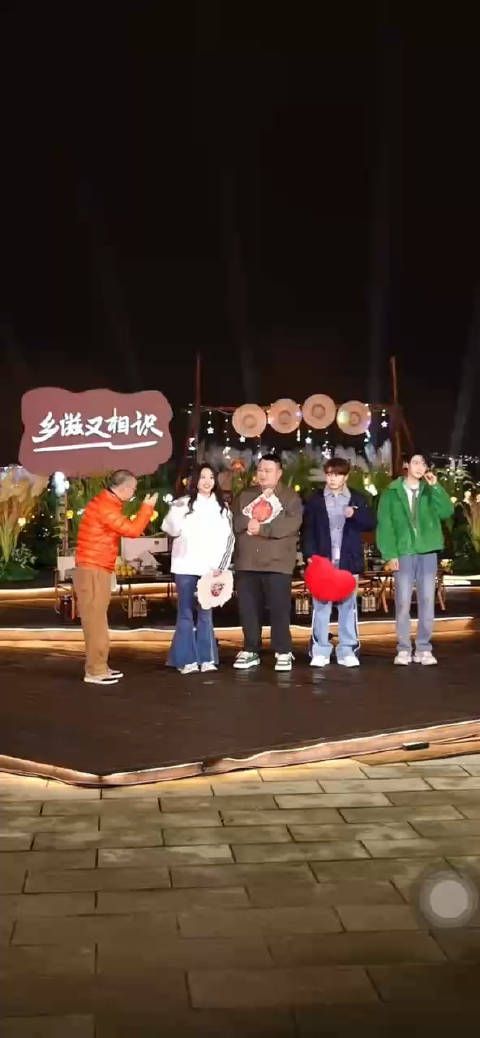 柳岩来到重庆简直一整个幸福住了!