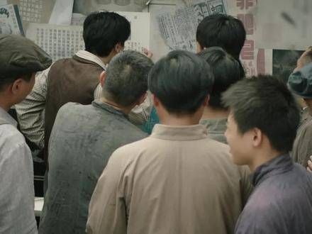 面对码头的通缉令,赵丰年仓皇藏身仓库,最终难逃田国立率领队伍的追捕!