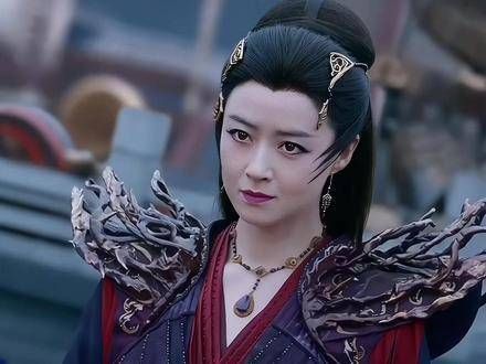心月葵,自创魂技“心月葵之舞”与“魅惑”,燃爆全场!