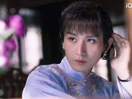 淇淇穿上民国女装,健硕的身姿真是魅力十足