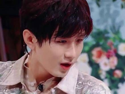 尽兴江湖之上，淡忘尘烟之间