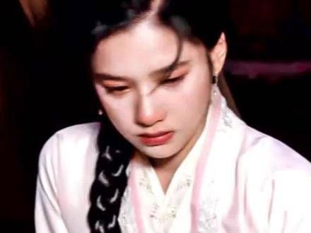 惜花芷与祖母及太后:你长眠地下化为泥骨,我活在世间白发如雪