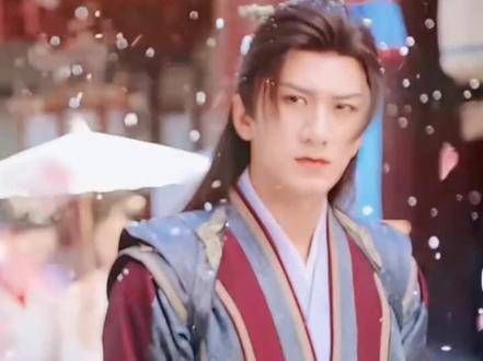 据说在雪地中寻找李莲花的那段被剪掉了,因为阿飞的眼神太过深情