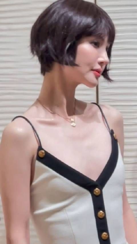 金晨真的好美啊,还有这身材真的绝了,前后都一样