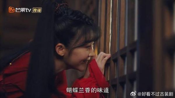 小二偷窥容钰,被贺九灵制止,转身跟着探查起来!