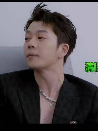 王栎鑫顶着一张帅气的脸庞,你永远不知道他下一刻会有怎样的举动
