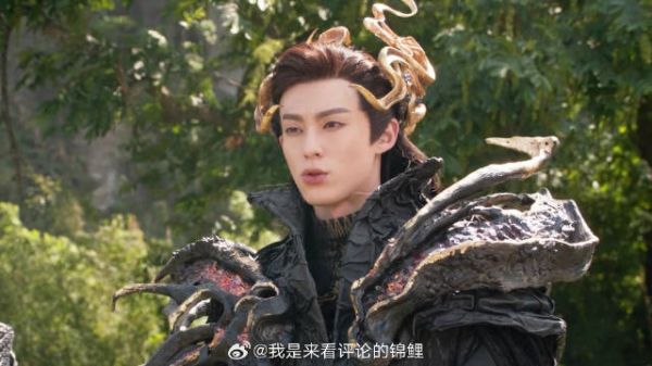 东方青苍正在训属下 下秒竟哭了起来,太搞笑了