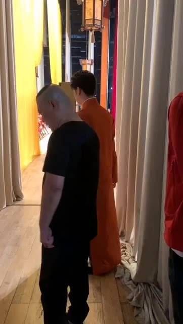 师父亲自送上场 (过几天又要再现情景了)
