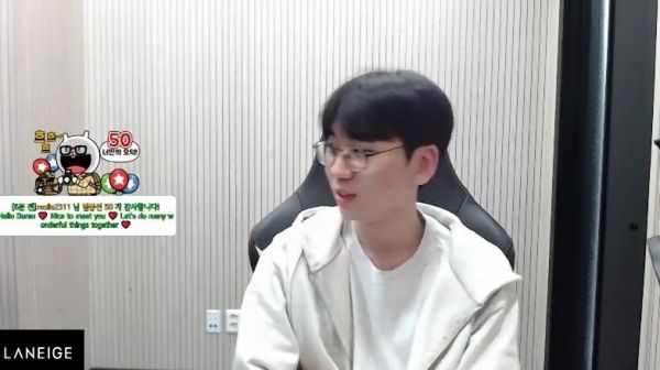 Doran:Faker哥在玩游戏,我跟他打招呼,他笑着回应了 没事兰子…
