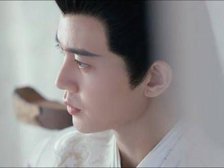 卫昭始终如此，默默地肩负起所有重担，挥剑舞动，这一切实在太过不公…