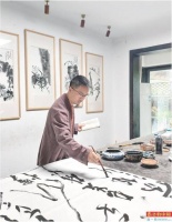 教历史编教材 擅书画获奖多