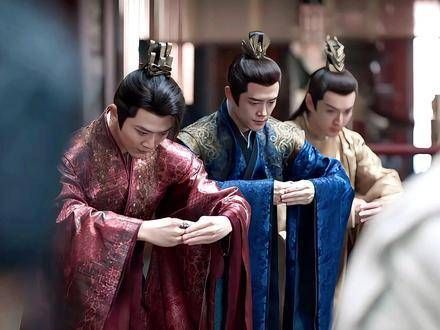 皇子们需注意表情管理了 太子:事不关己,高高挂起 大皇子:仪态端庄…