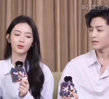 刷到周也与小侯的采访片段,忽然忆起也子与康乐的《锦月如歌》…