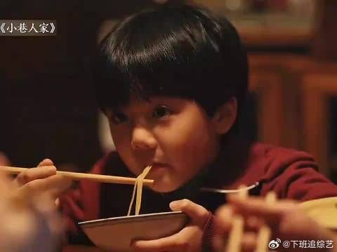 厂里不给宋莹分房子,大晚上直接带着儿子上书记家