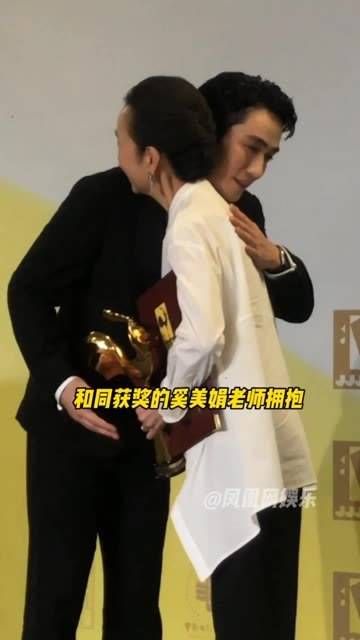 分获金鸡奖最佳男女主角的奚美娟与朱一龙…
