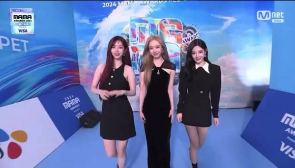 aespa走上2024MAMA日本场红毯,GISELLE因过敏反应缺席红毯…