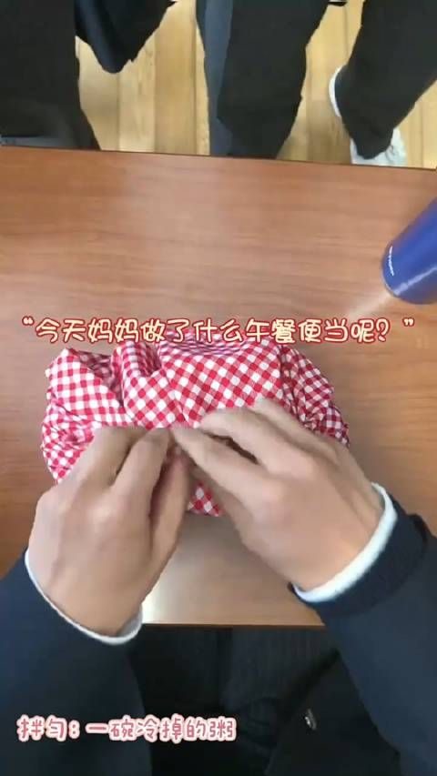 抖上有个账号thanks_mother,账号主人是个普通的日本高中男生