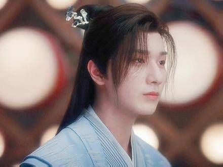 他原本应该是那个自由奔放的少年,而不是心机深沉的萧瑟