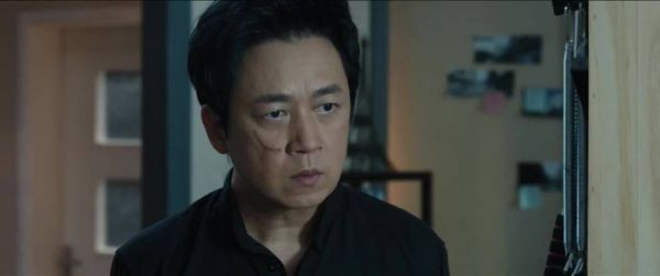 在白夜追凶2的剧情推进里,潘粤明的眼神变化是情感的精准导航