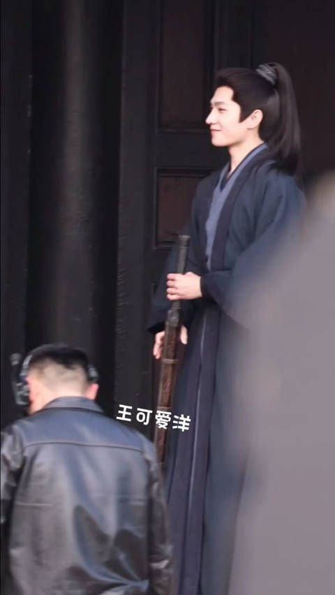 杨洋雨霖铃最新路透,这简简单单挥动几下,直接挥到我的心巴子上了!