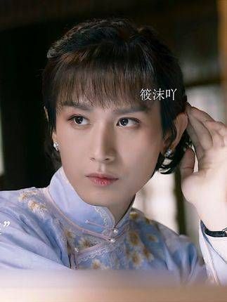 成毅为了寻找凶手而男扮女装,每一个细微的动作都令人叹为观止!