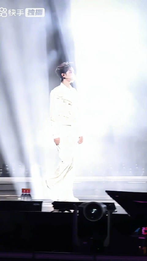 严浩翔神衹降临，他从光里走来