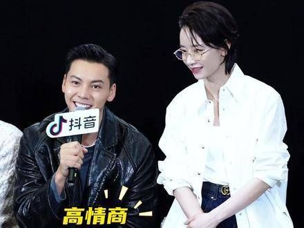 全程大方营业,面对记者的调侃,展现了高情商!